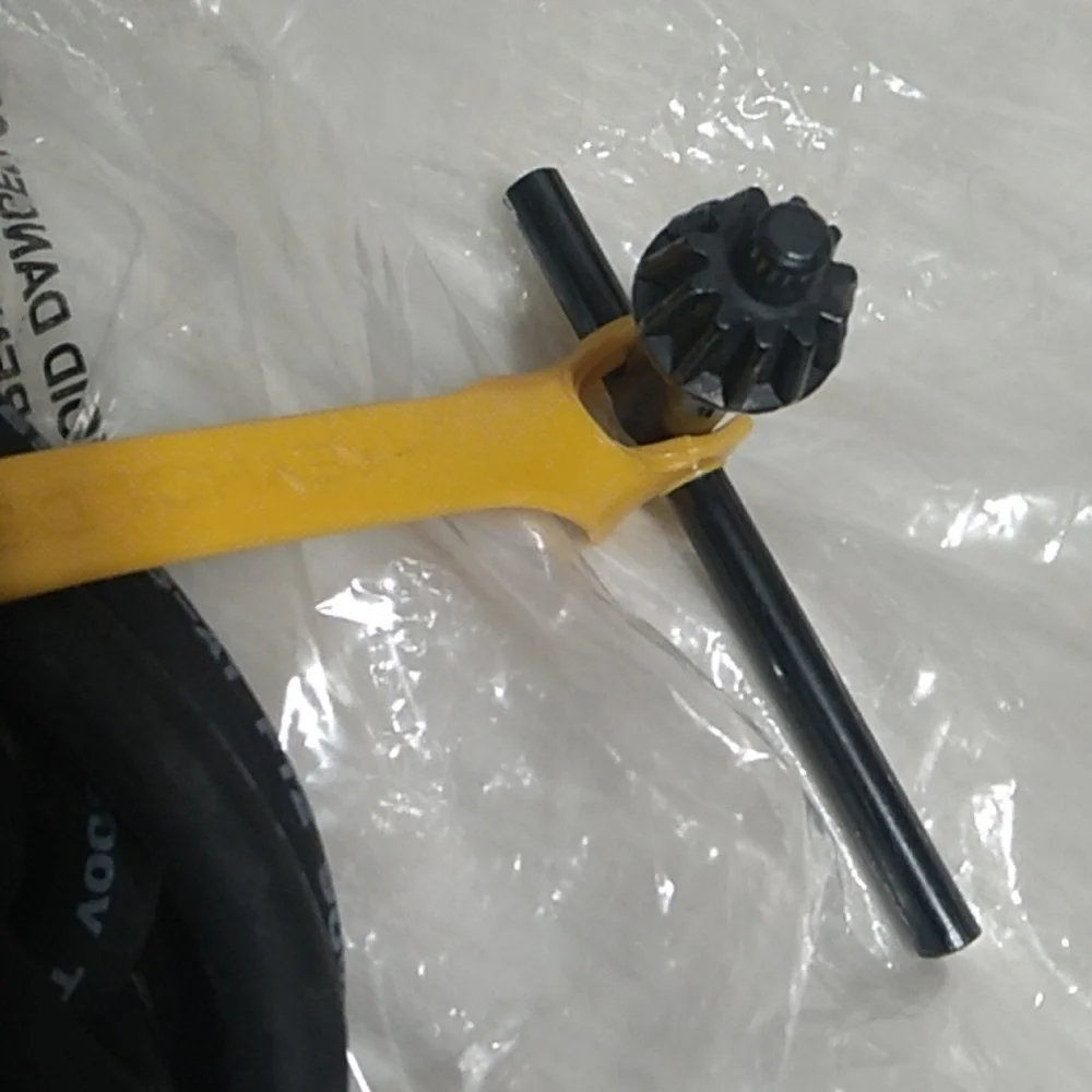 NIB Dewalt Drill W/Chuck Key & 360 Adjustable Side Handle - Picture 10 of 10